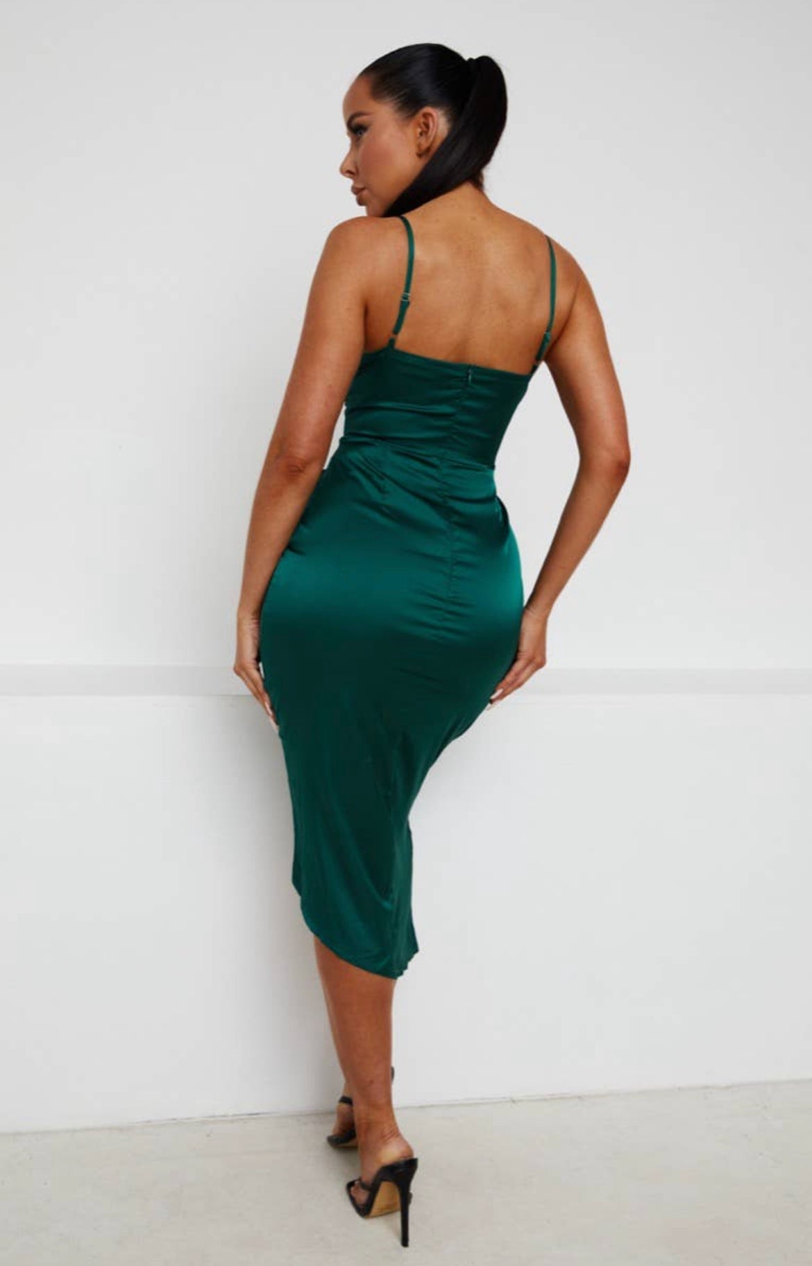 Emerald Ruched Bodycon Midi Dress – Elegant with a Seductive Split